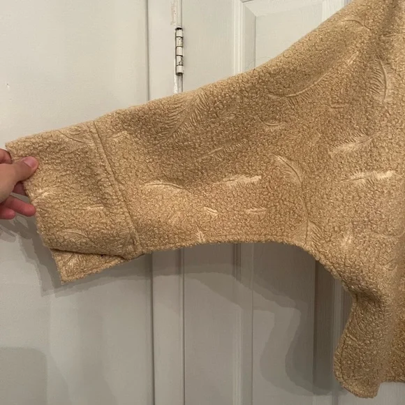 Zara Women's Gold Poncho - Picture 7 of 9